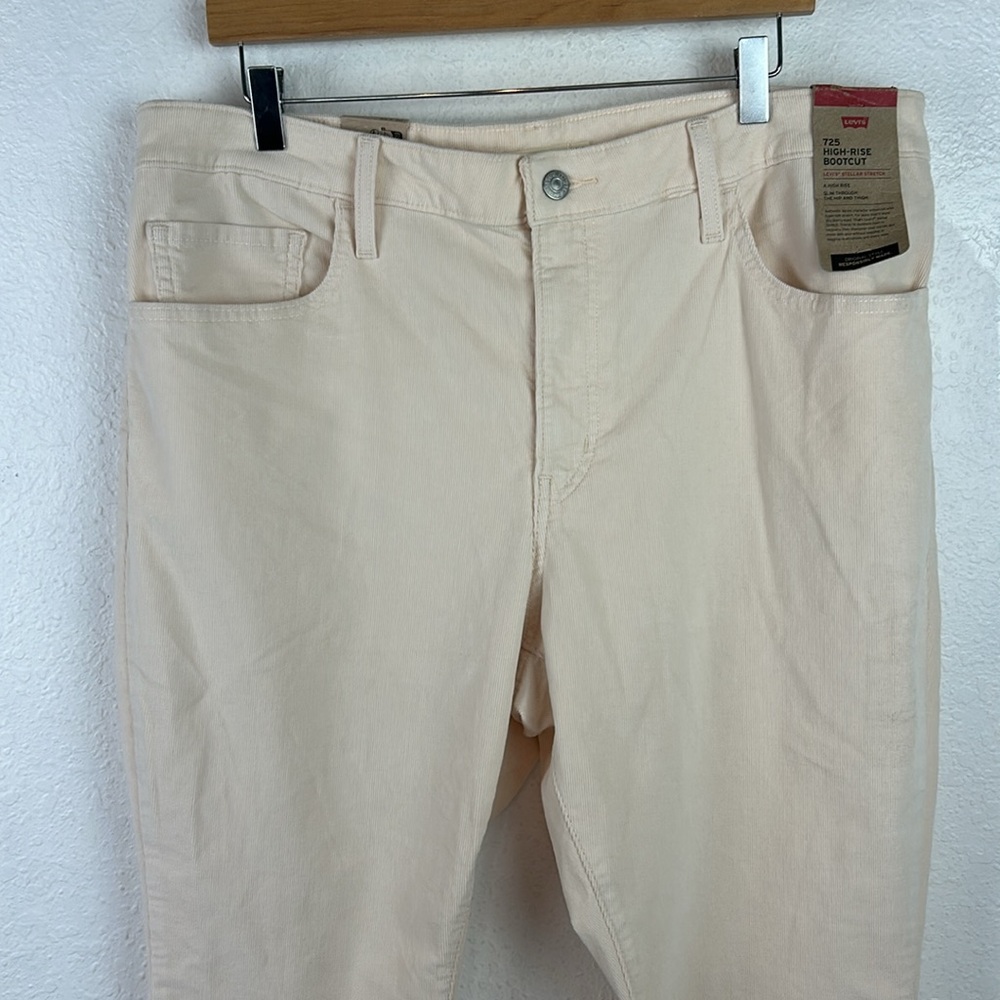 NWT Levi's 725 HIGH RISE BOOTCUT CORDUROY WOMEN'S PANTS Whitecap 34 x 30 - Picture 5 of 10